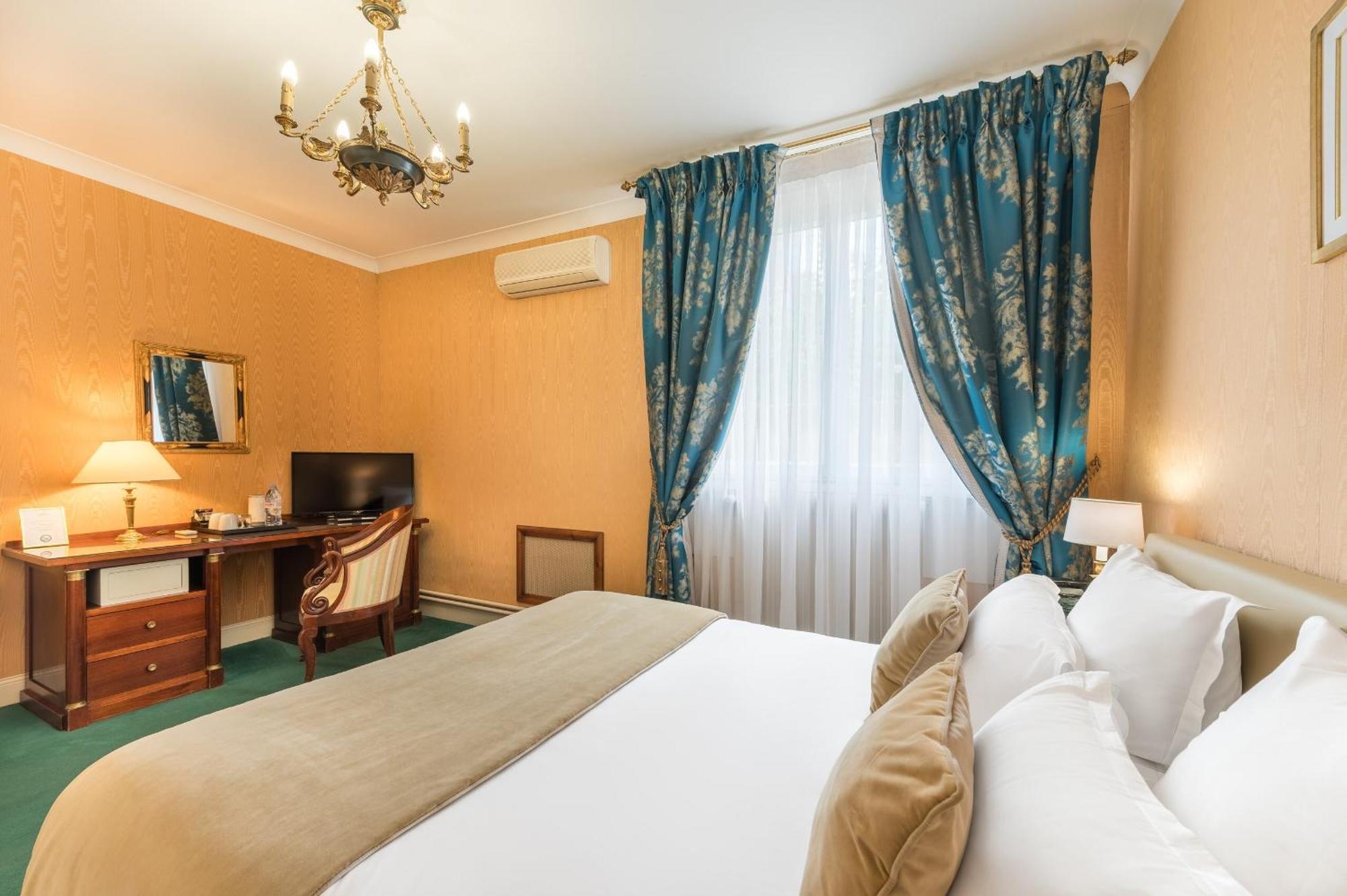 Grand Hotel Des Templiers, Piscine & Spa Reims Room photo
