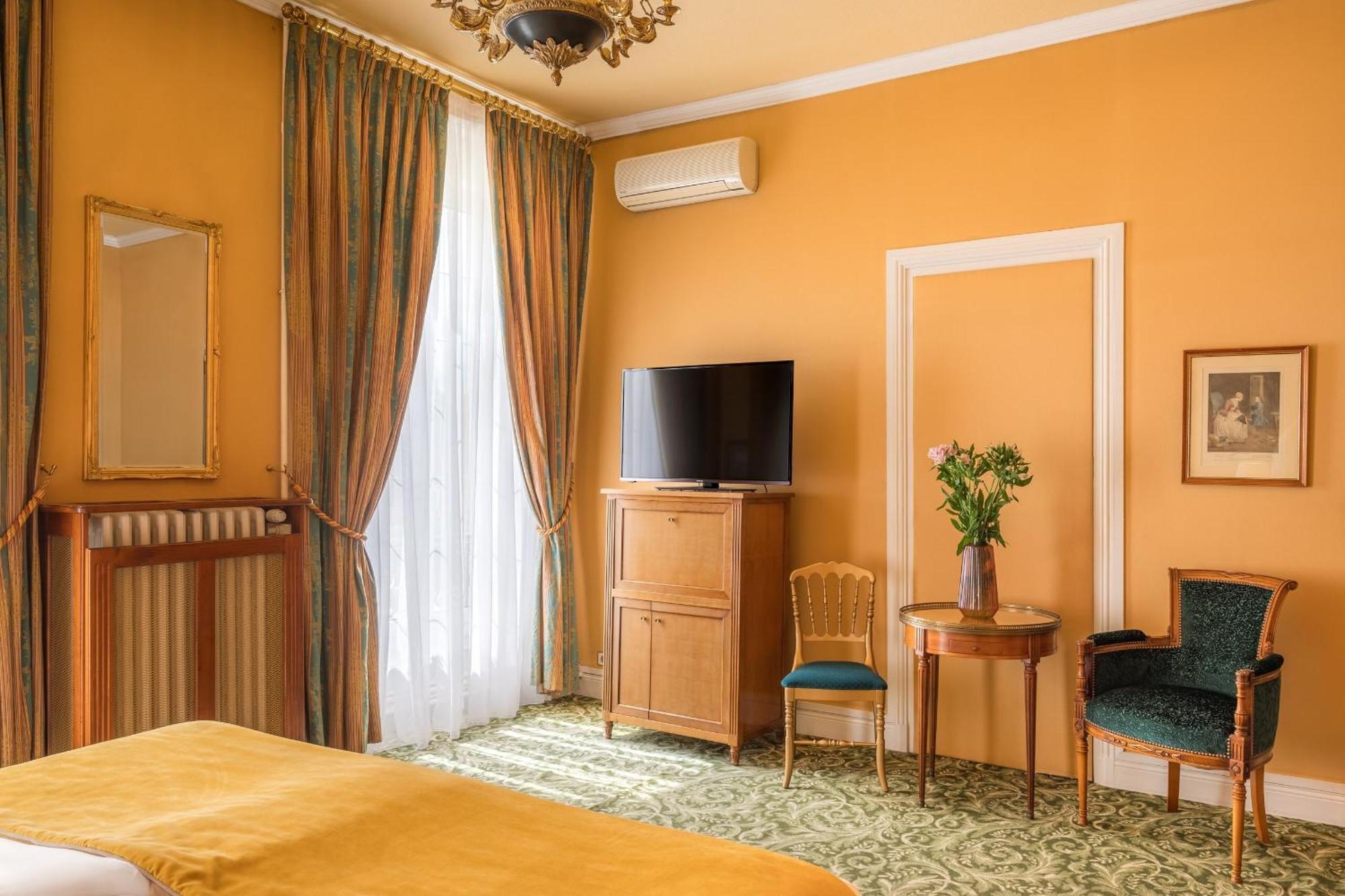 Grand Hotel Des Templiers, Piscine & Spa Reims Room photo