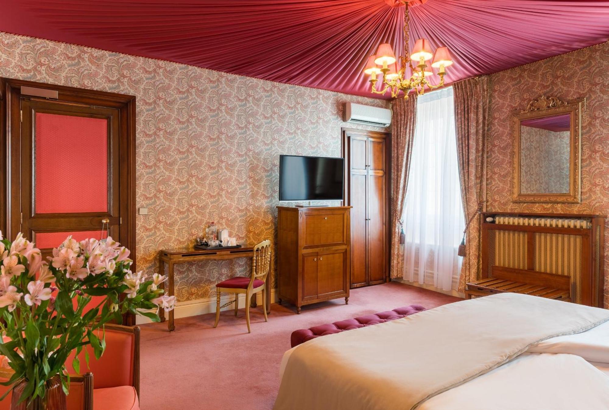Grand Hotel Des Templiers, Piscine & Spa Reims Room photo