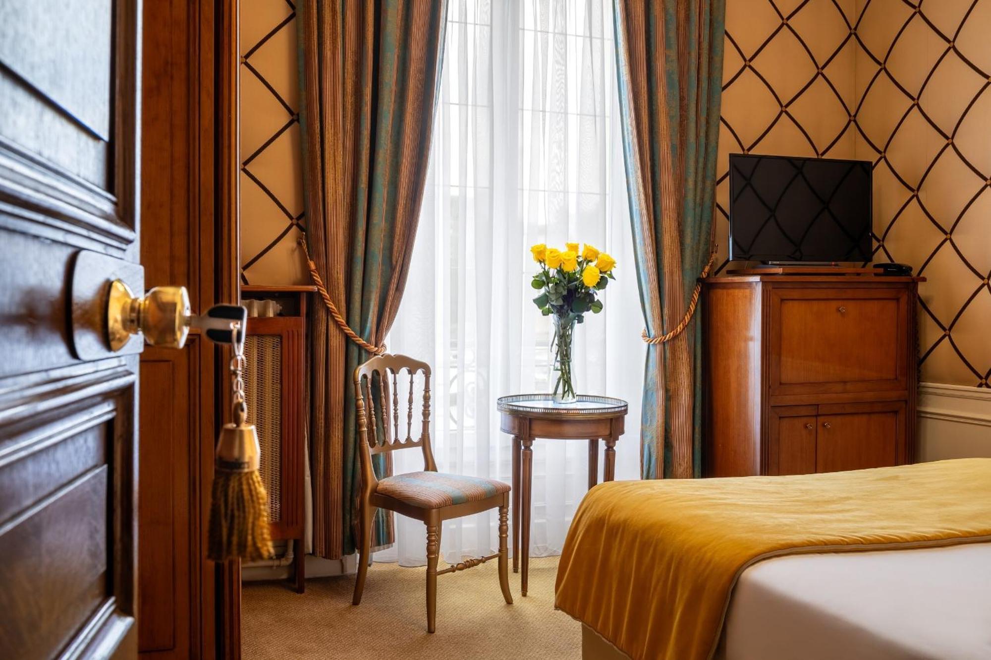 Grand Hotel Des Templiers, Piscine & Spa Reims Exterior photo